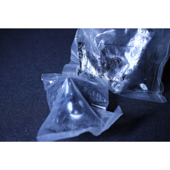 Free Willy 2 1995 Long John Silivers willy orca whale & luna nip - Picture 2 of 5